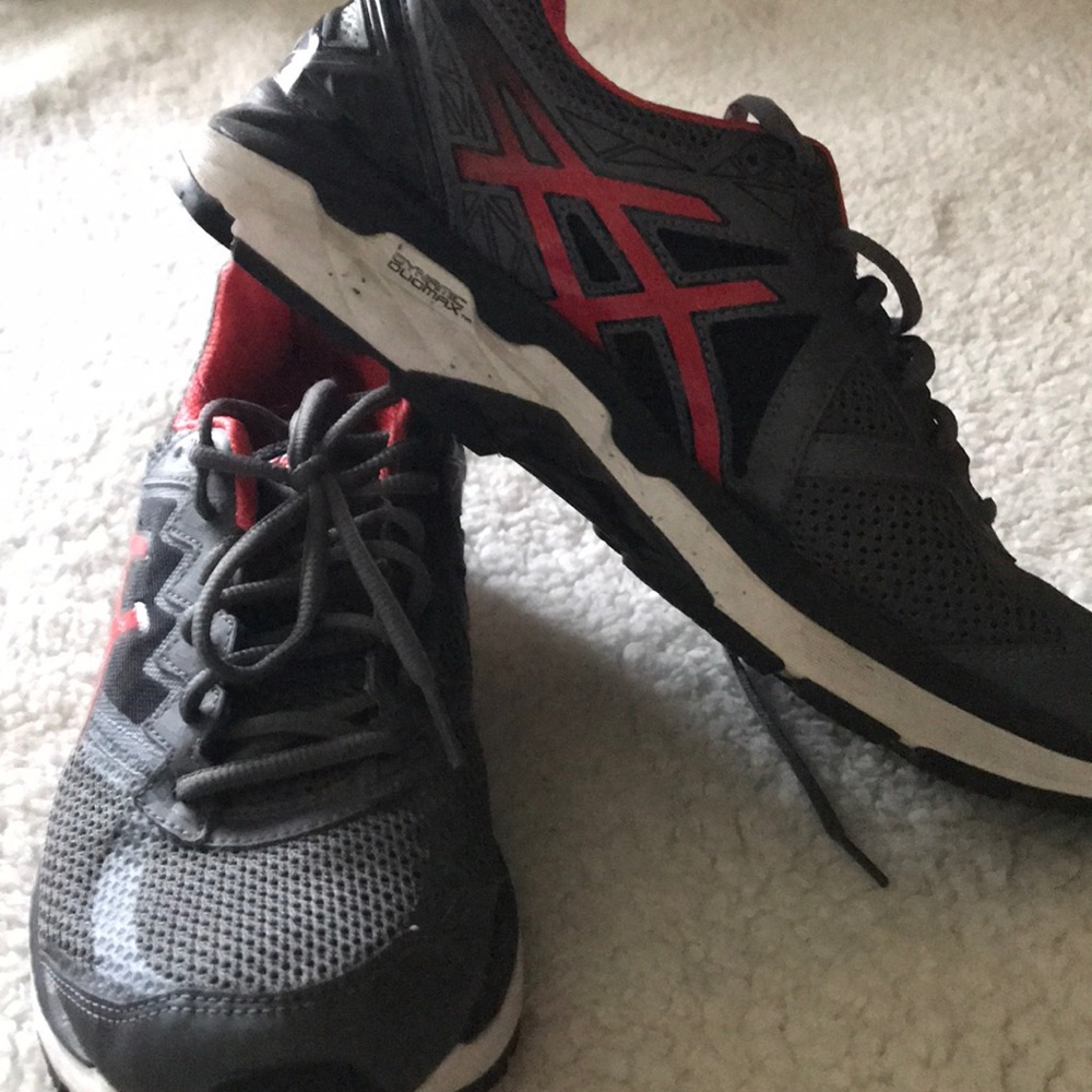 Asics sneakers size 9 euro 42.5